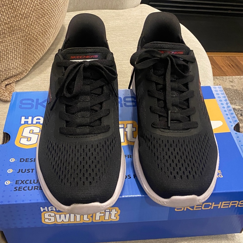 Skechers Men's Hands Free Swift Fit Lite-Foam Sneaker